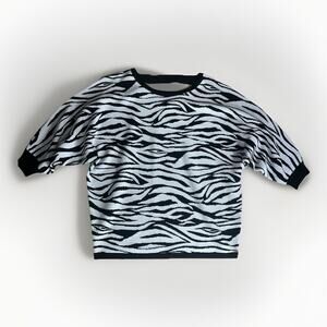 Cable & Gauge Black & White Zebra Print Knit Sweater – Women’s M Short Sleeve